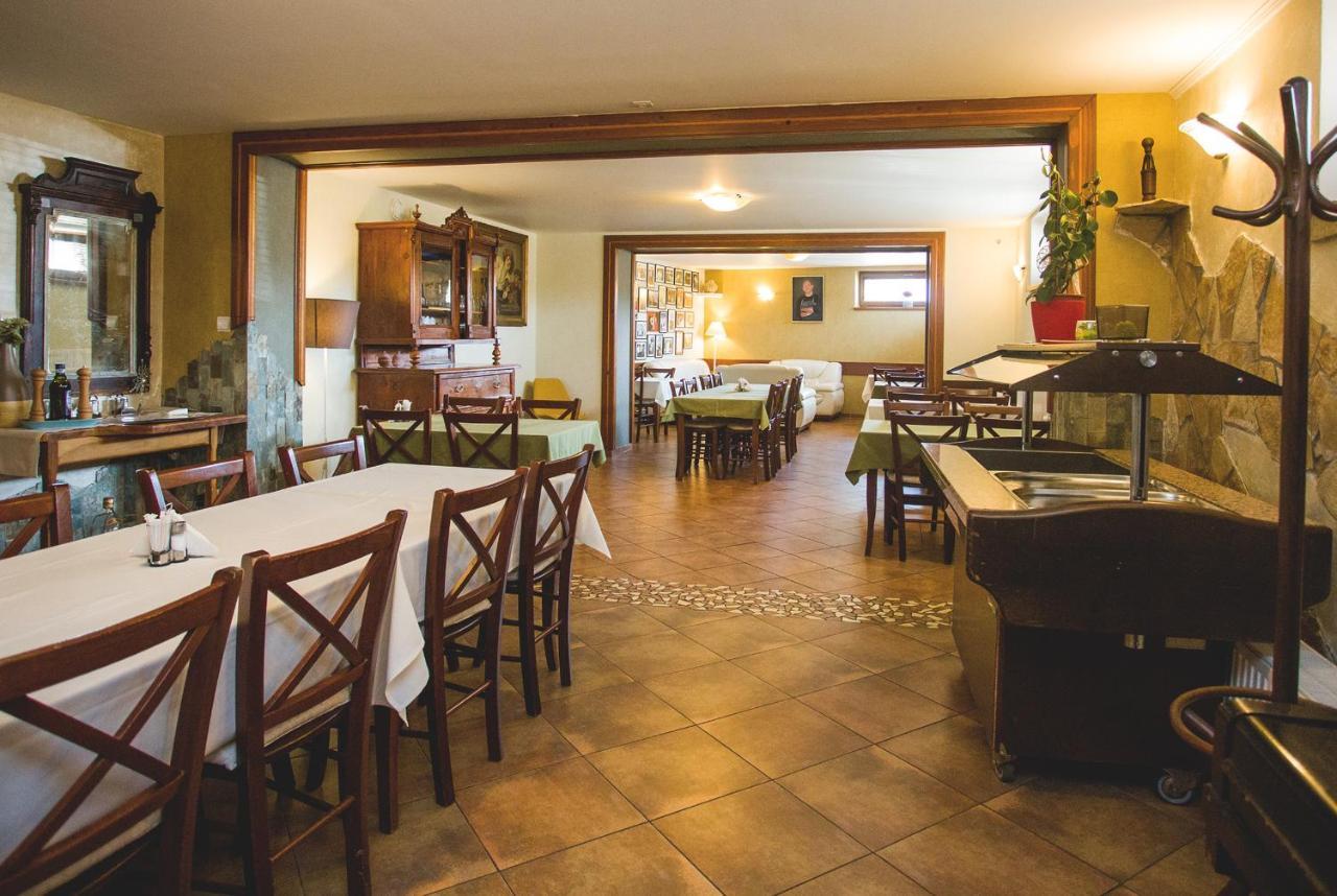 Penzion Trattoria プレショフ エクステリア 写真